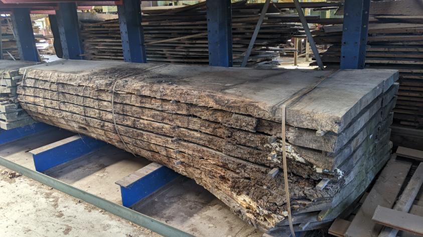 BOOMSTAM EIKEN TAFELBLADEN